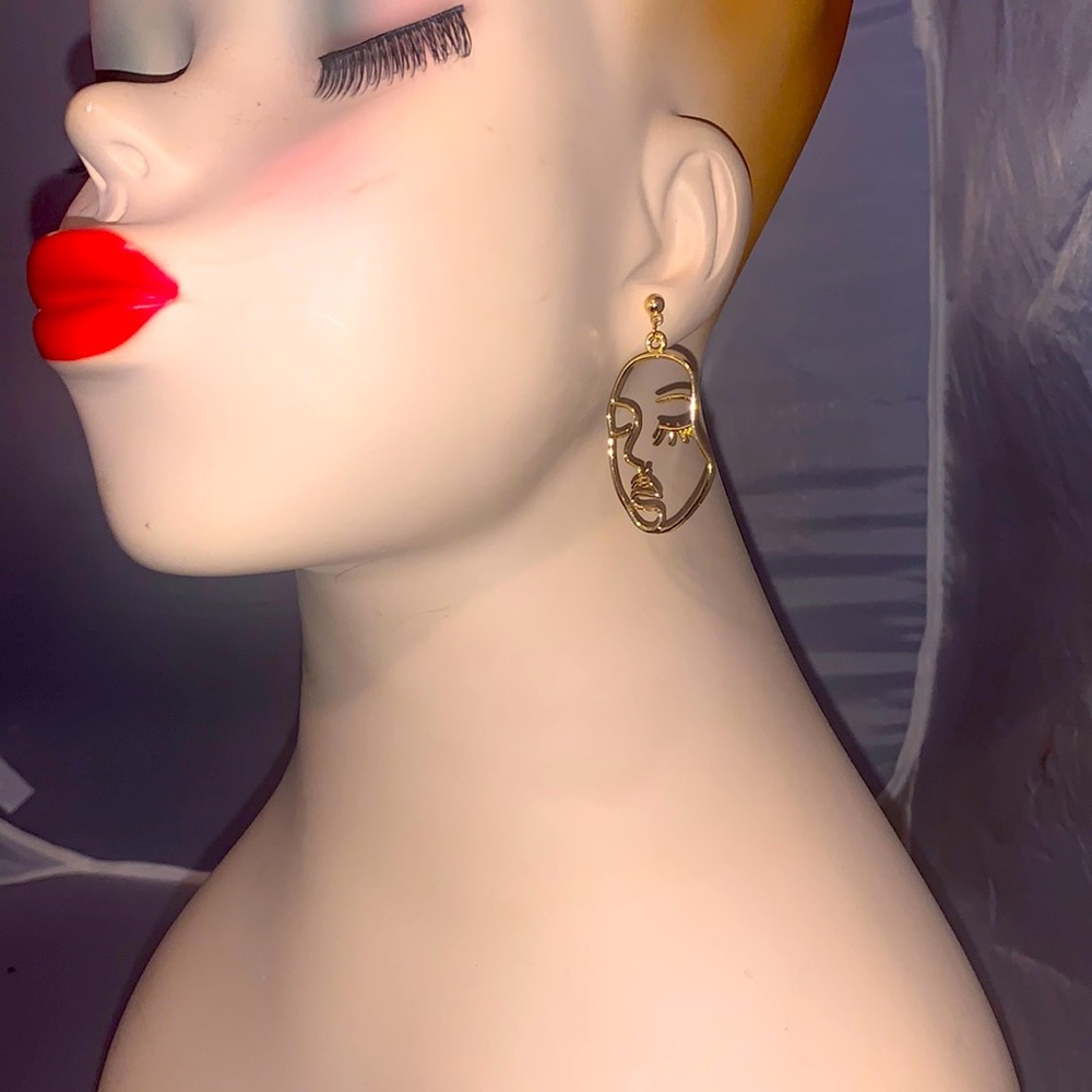 Face earrings 1 half inch gold
